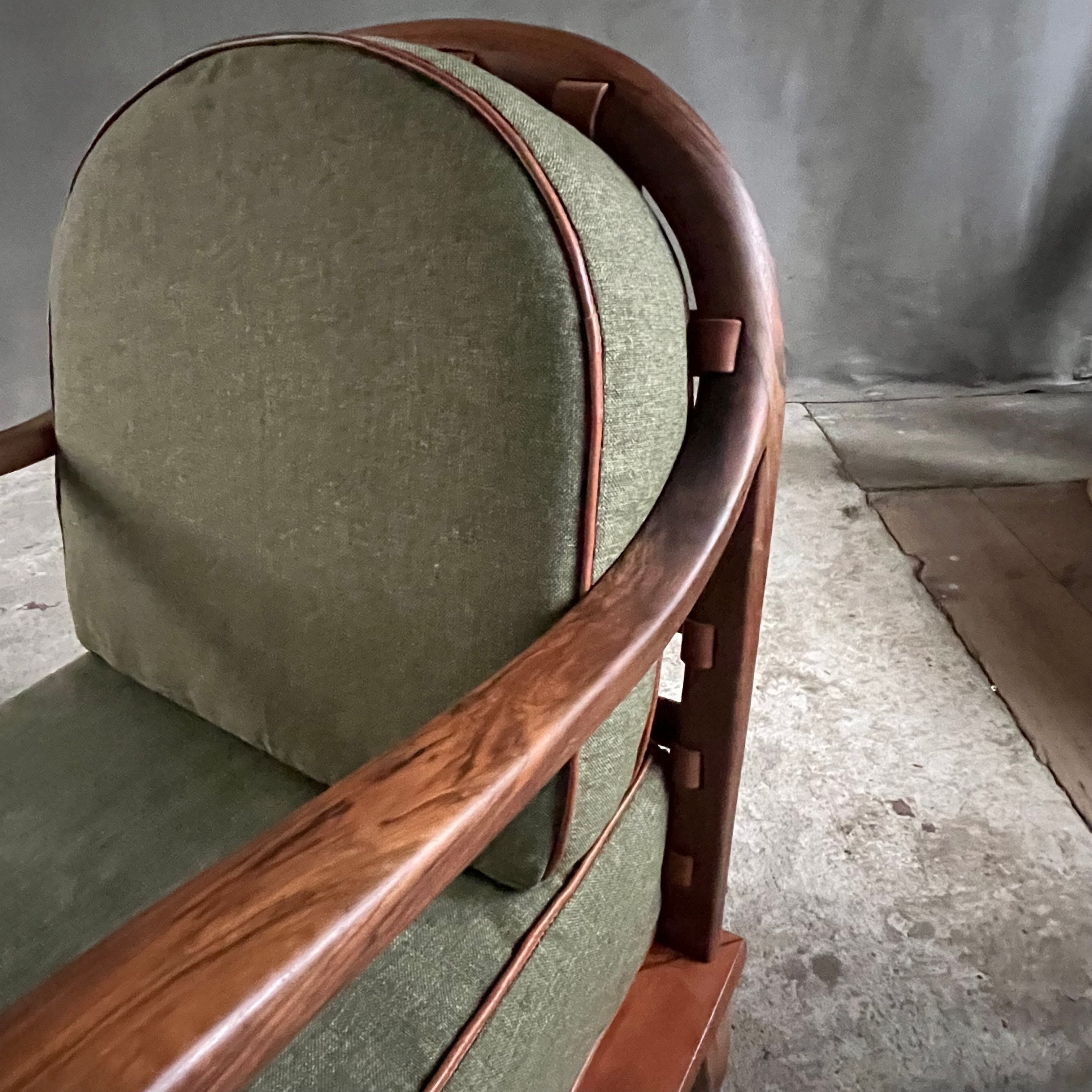 Belt Armchair & Ottoman – 70s Base