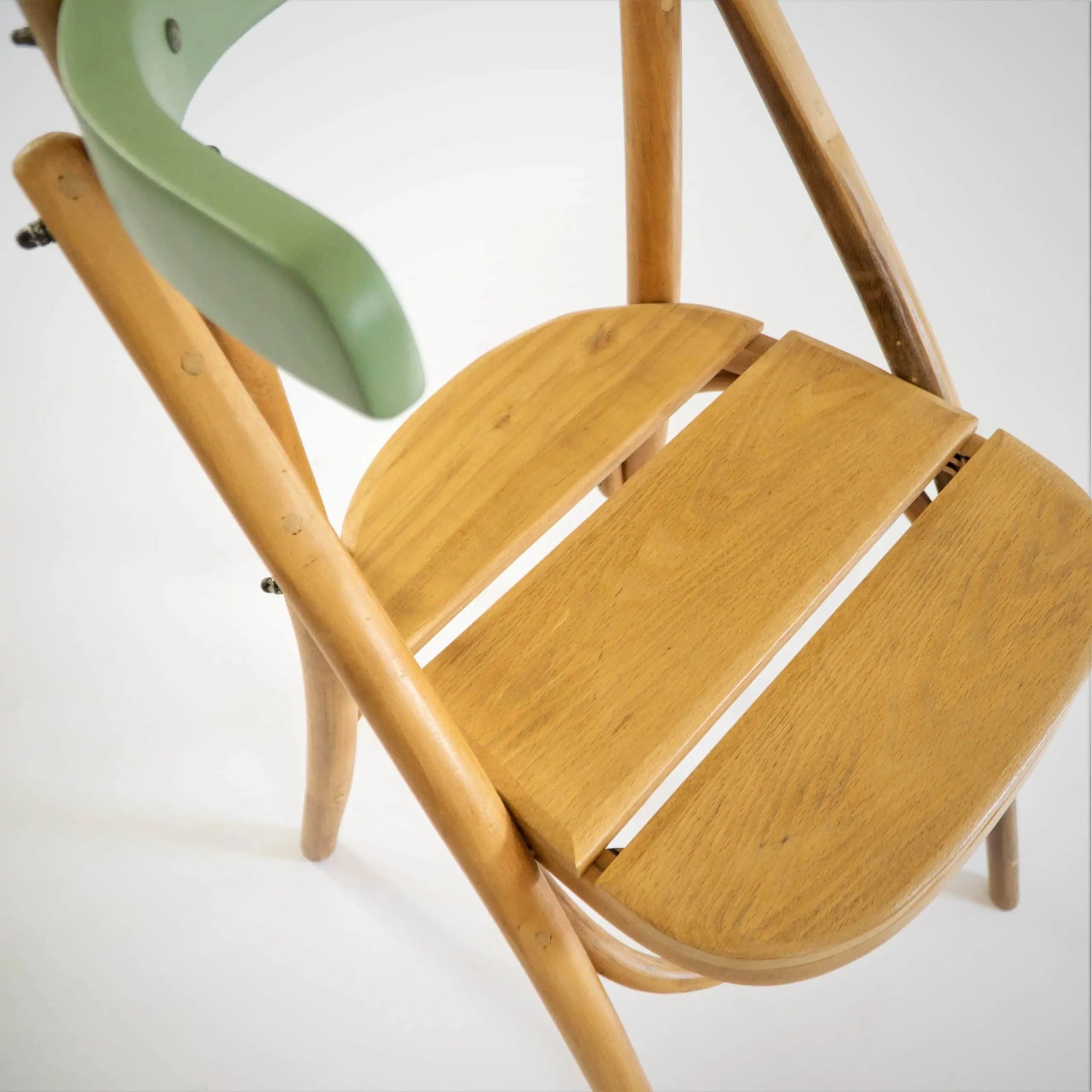 Green Line Chair 4