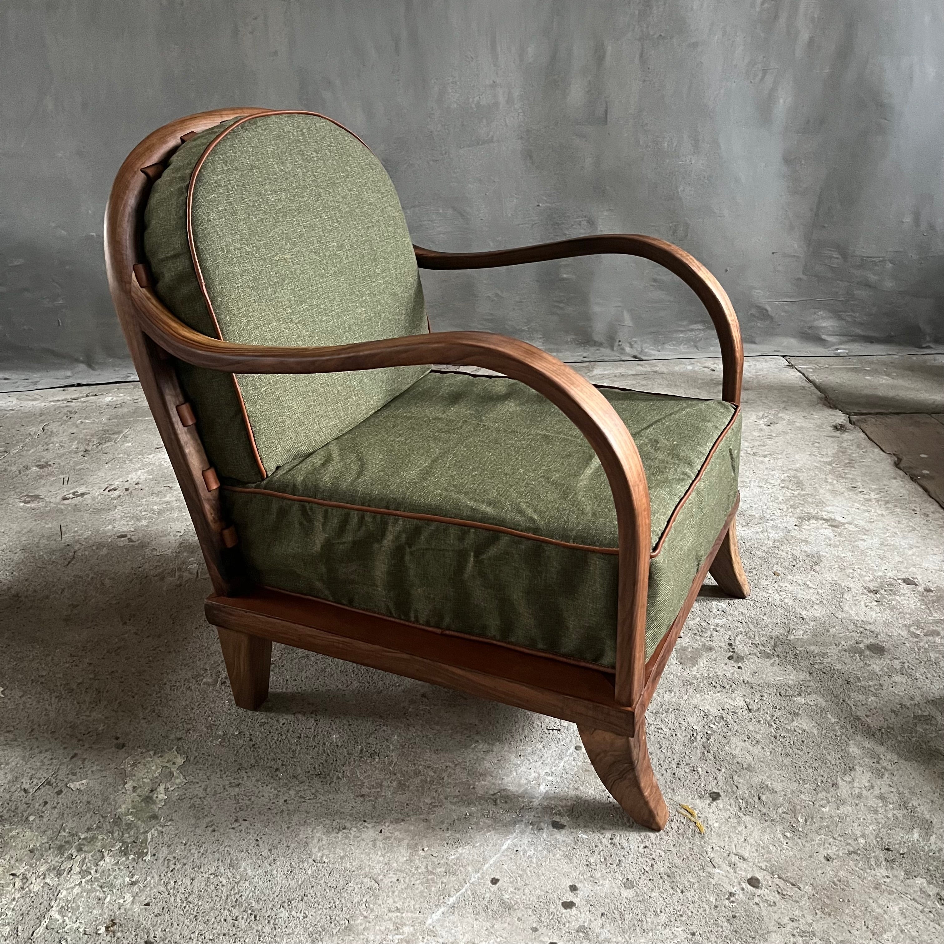 Belt Armchair & Ottoman – 70s Base