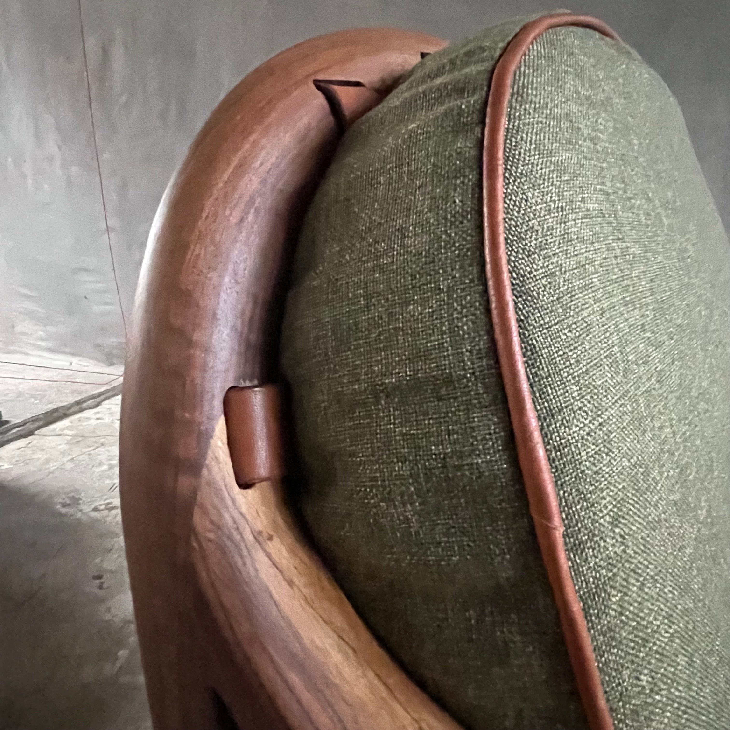 Belt Armchair & Ottoman – 70s Base