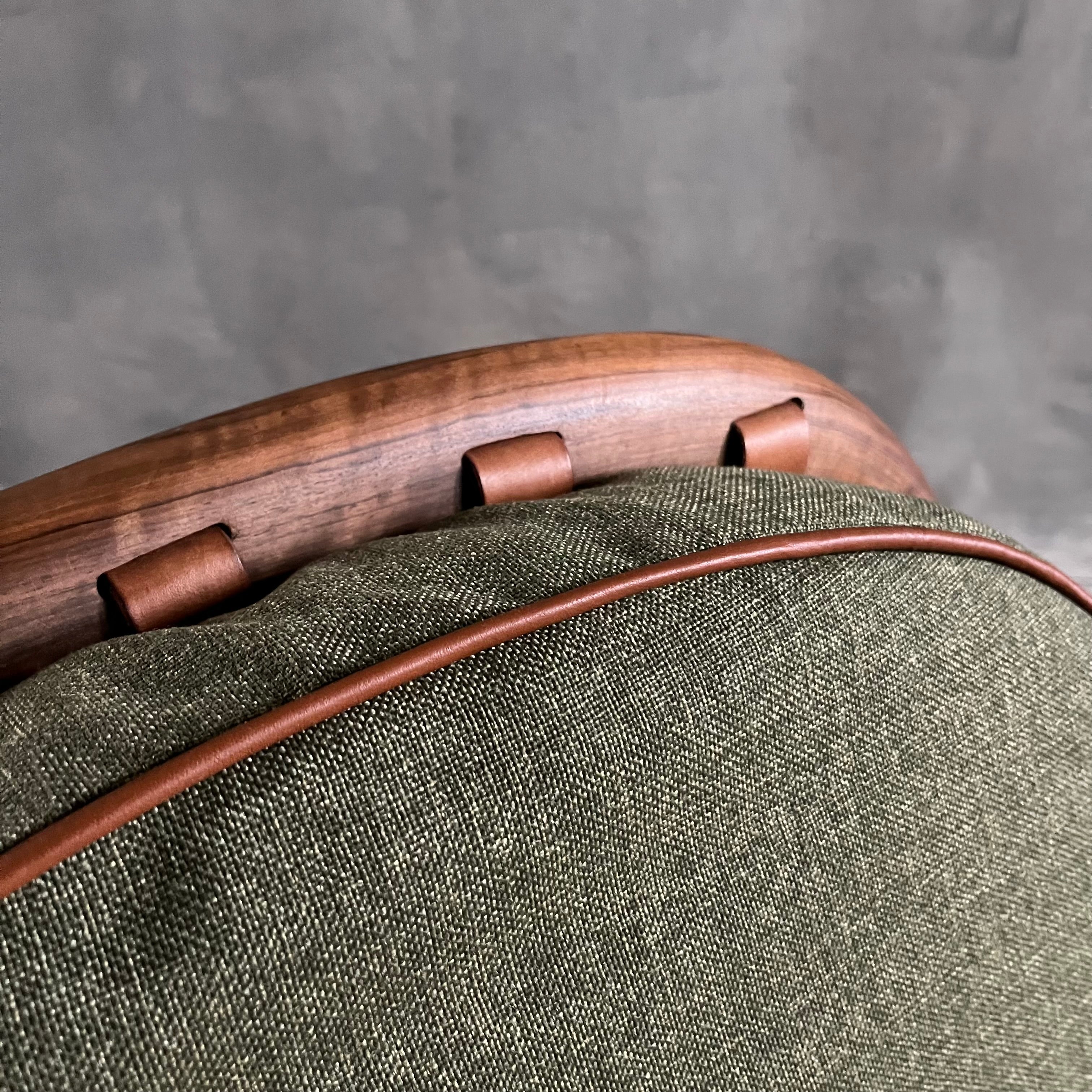 Belt Armchair & Ottoman – 70s Base